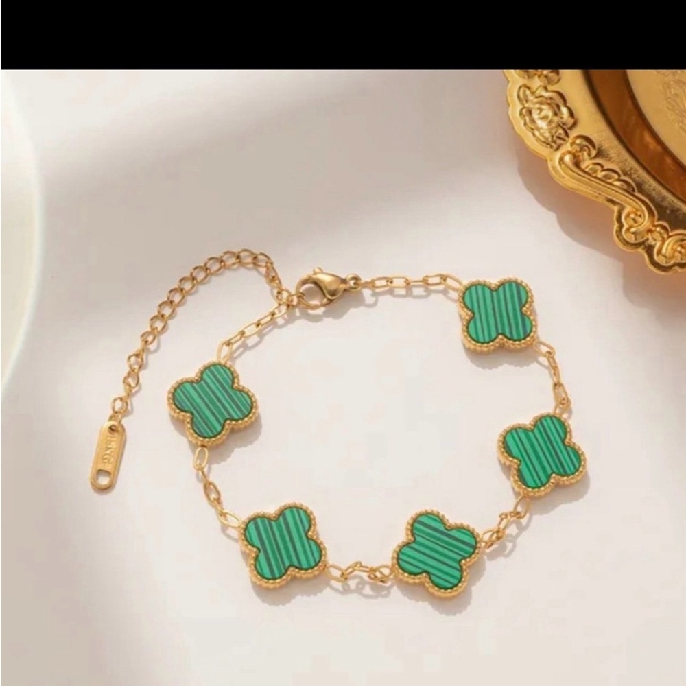 Gold and Green Clover Bracelet - Picture 3 of 4